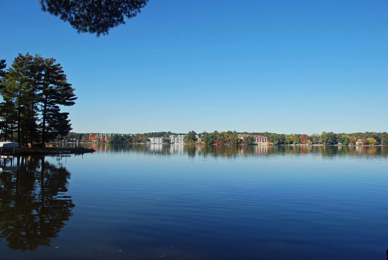 Family Room Lake View