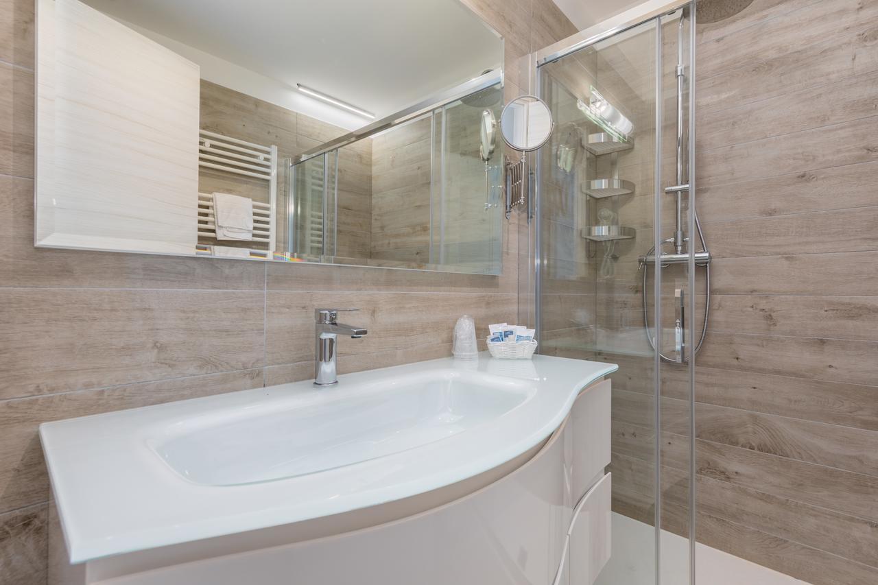 Apartament typu Suite z 2 sypialniami, sauną i wanną z hydromasażem – aneks