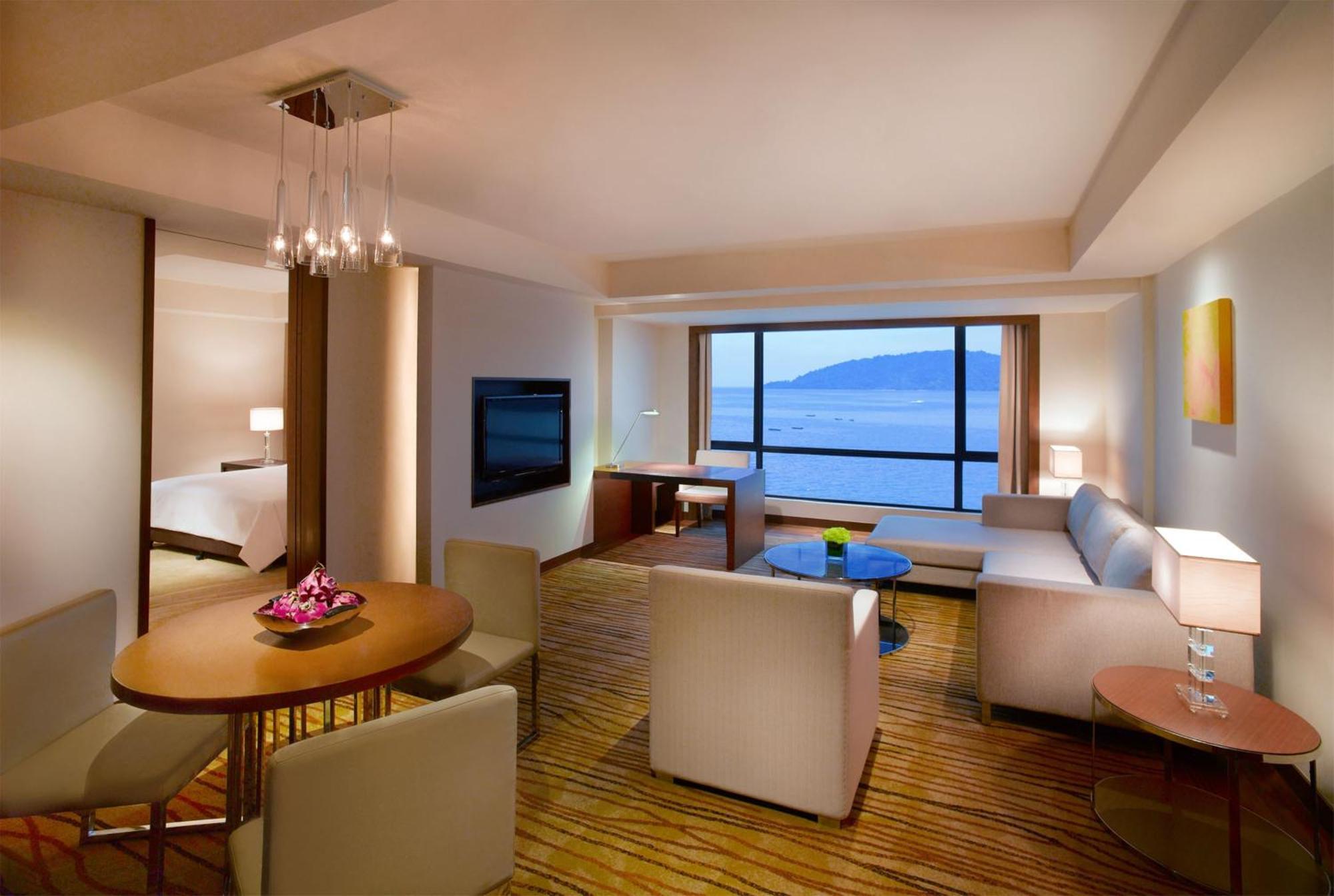 Regency Executive King Suite Sea View Club Access