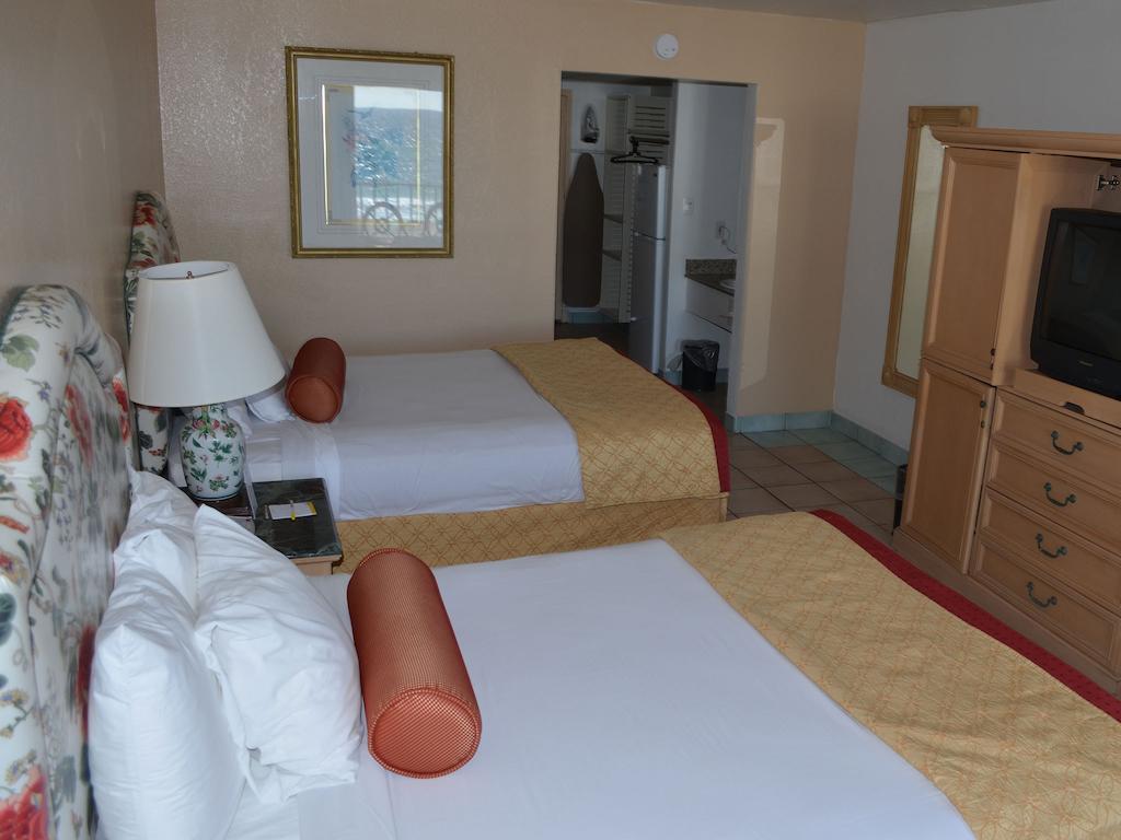 Queen Room Two Queen Beds Roll Shower Mobility Accessible or Non-Smoking