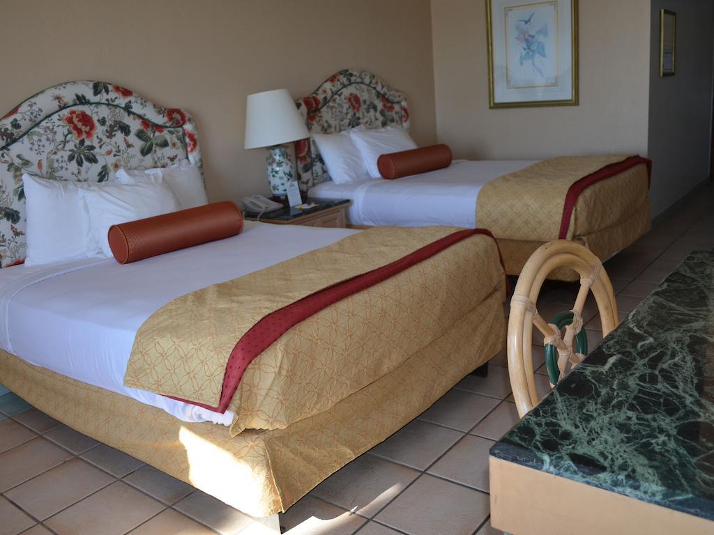 Queen Studio Two Queen Beds Beach View Non-Smoking