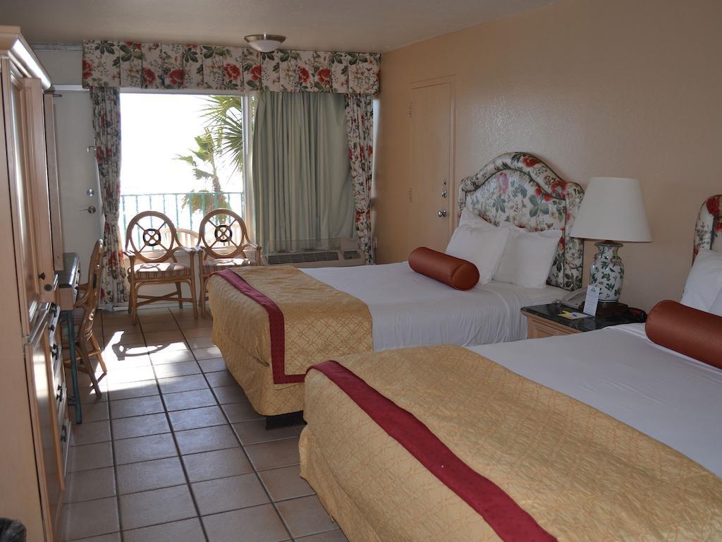 Family Suite Two Queen Beds Sofa Bed Non-Smoking