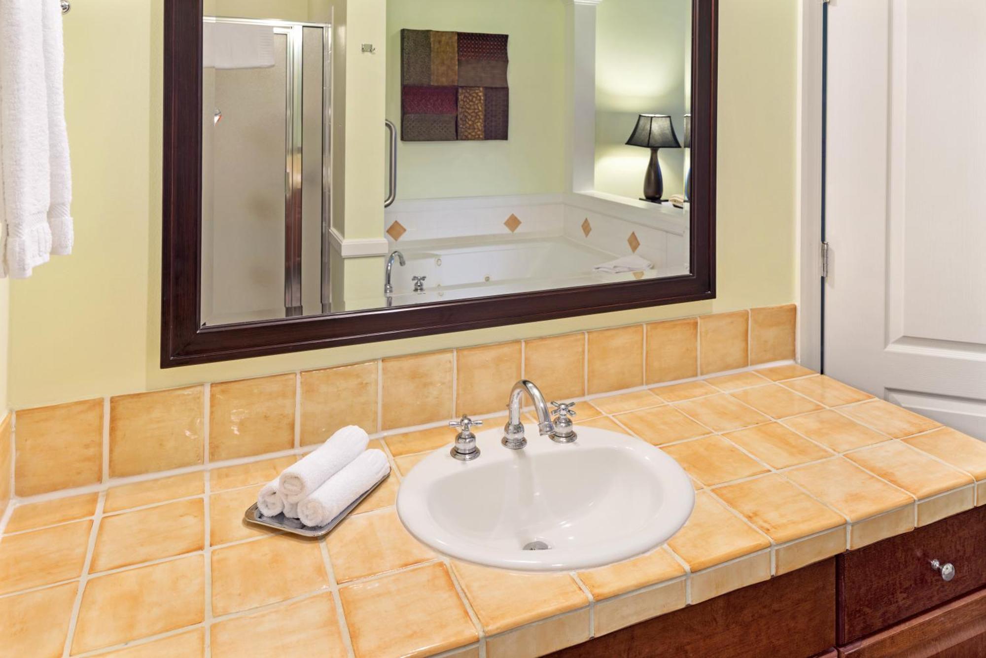 Two-Bedroom King Suite Two Twin Beds Roll Shower Mobility Accessible