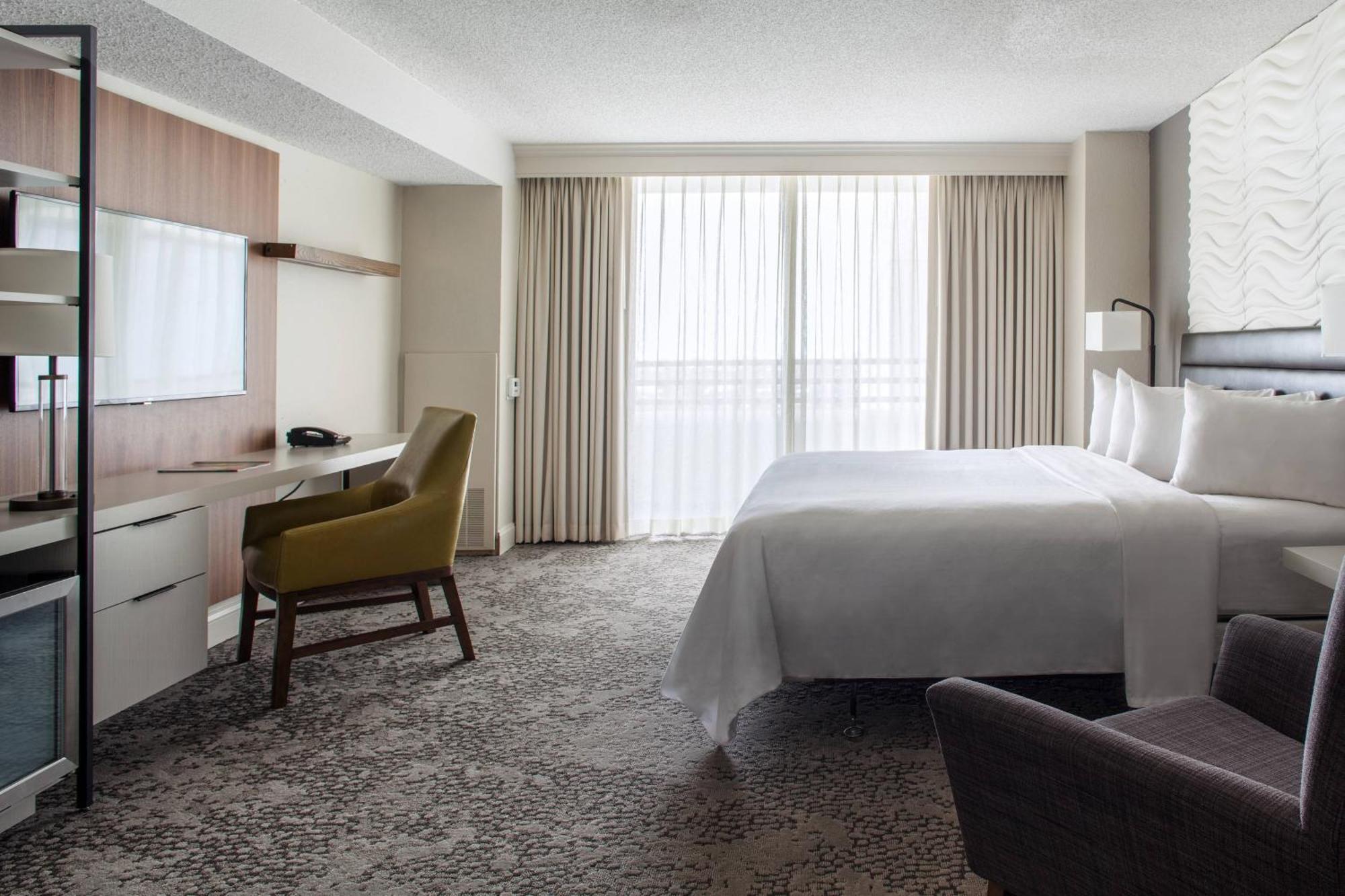 Concierge level 1 Bedroom Suite 1 King High floor