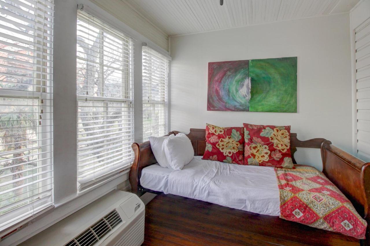Queen Suite Single Bed Second Floor