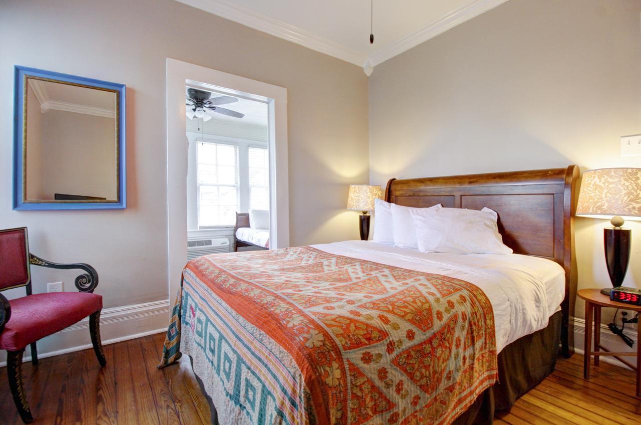 Queen Suite Single Bed Second Floor