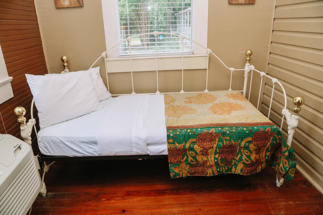Queen Suite Single Bed Ground Floor