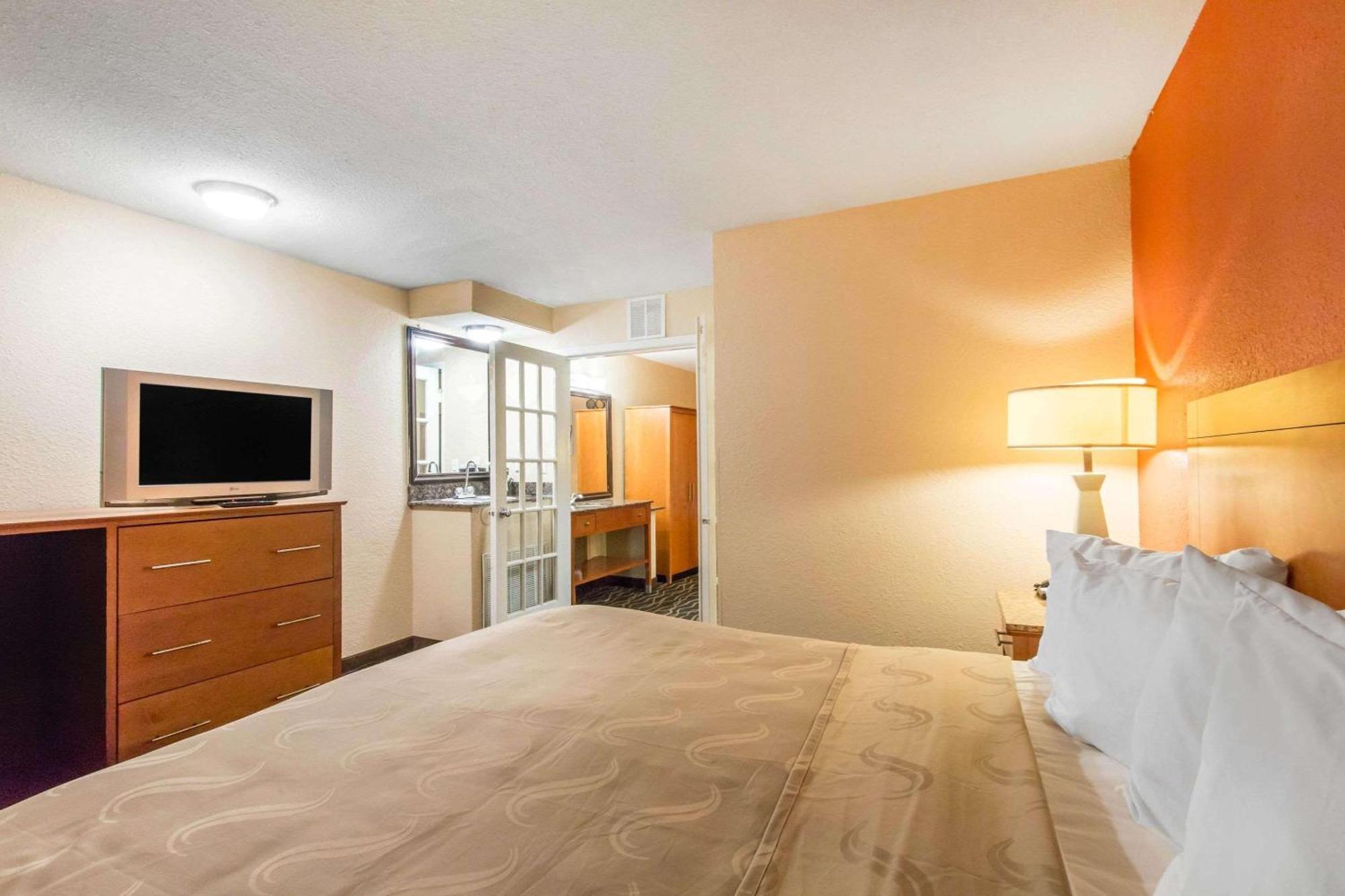 Two-Bedroom Suite Two King Beds