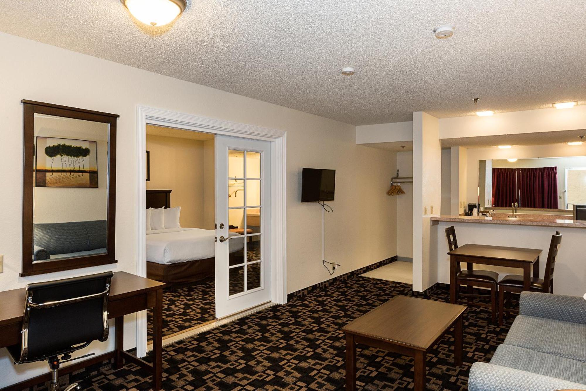 Queen Suite Two Queen Beds Non-Smoking