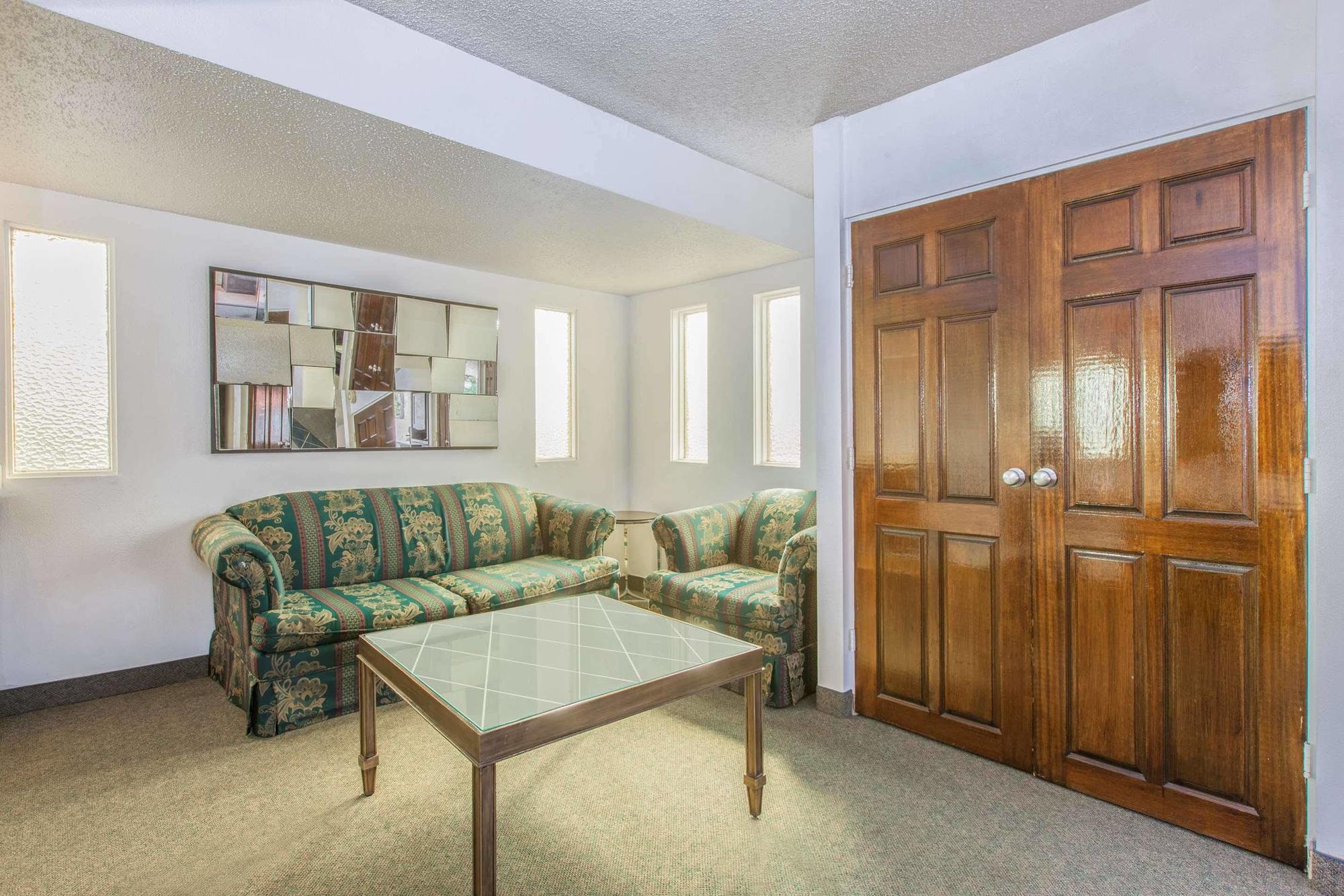 Deluxe King Suite