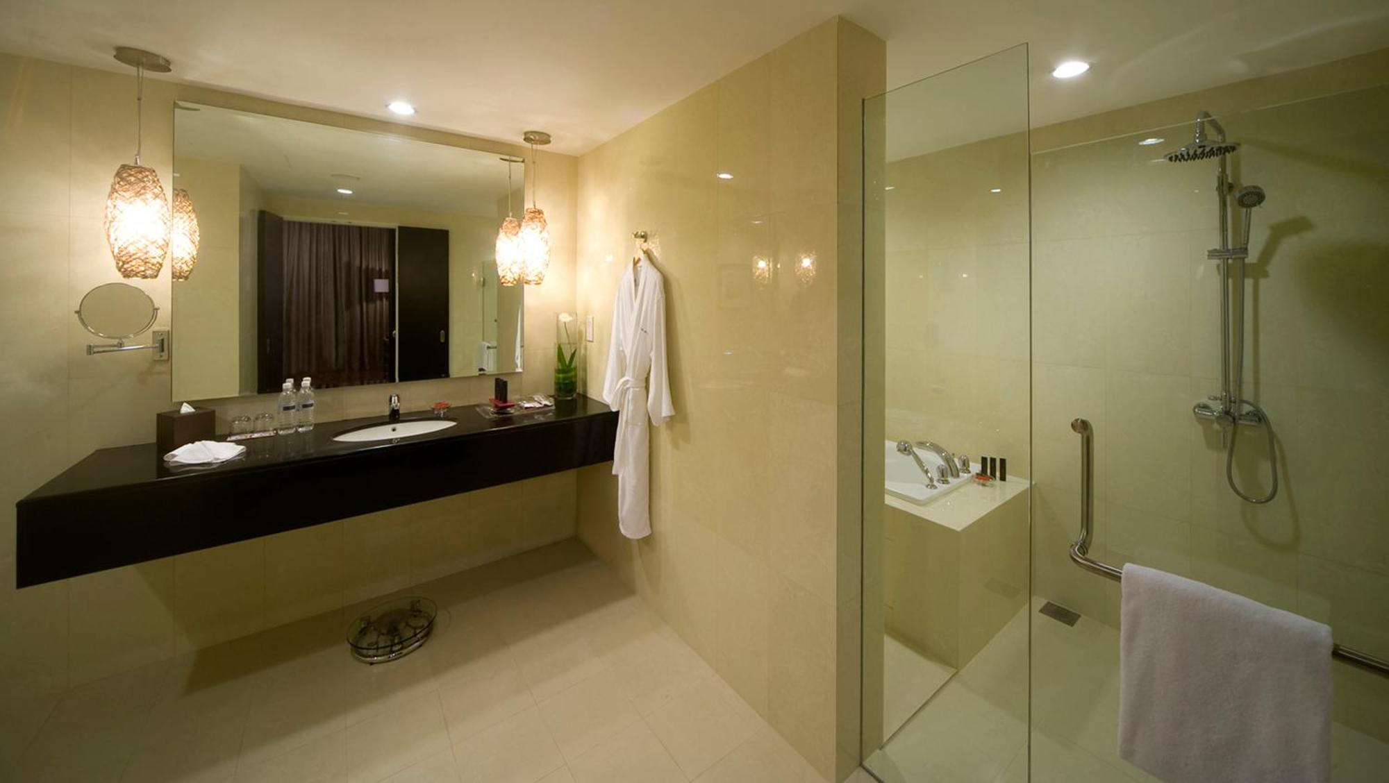 Deluxe Executive King Room City View