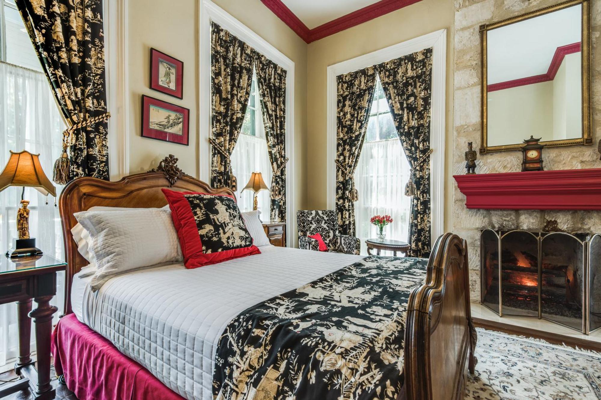 Deluxe Queen Room Oge House on the Riverwalk