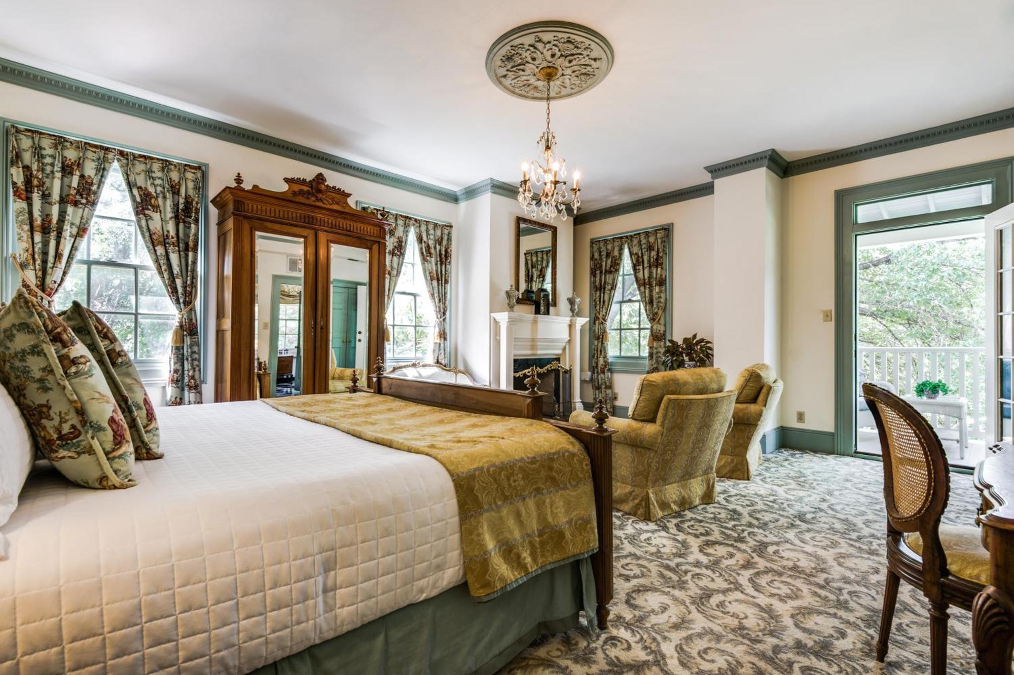King Suite Spa Bath River View Oge House on the Riverwalk