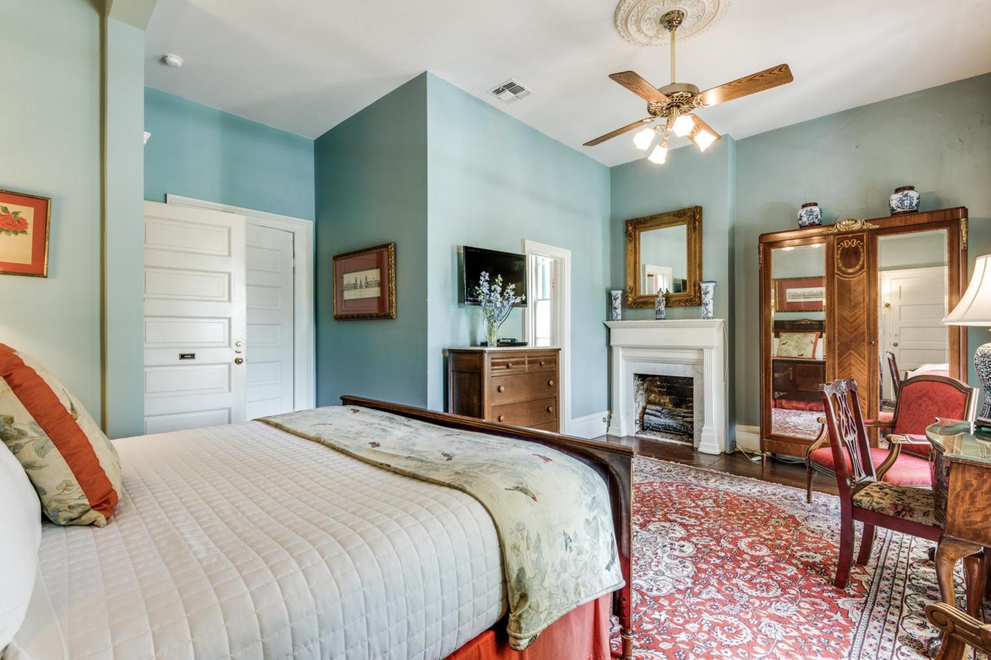 Deluxe King Room Oge House on the Riverwalk