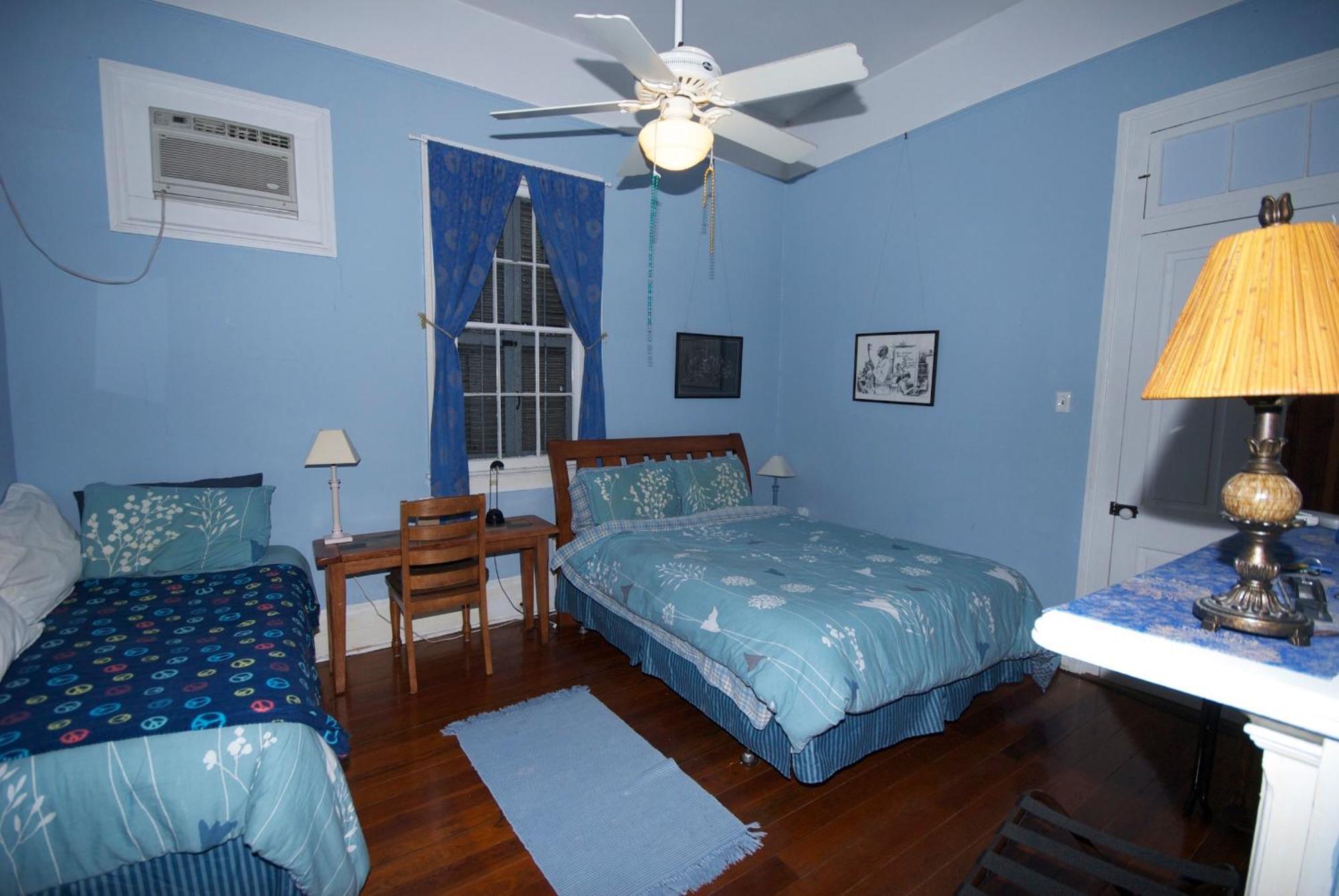Room Queen Single Bed Tub or Shower