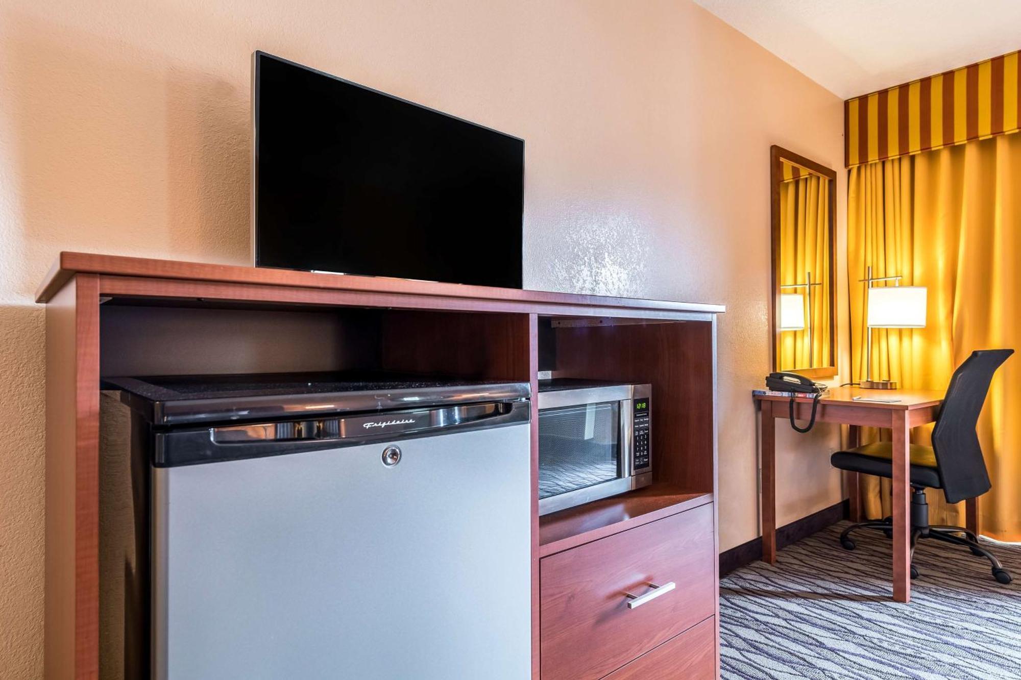 King Room Pool View