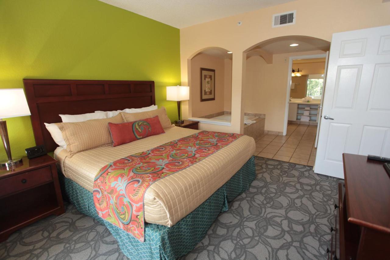 Deluxe King One Bedroom Suite Pool View