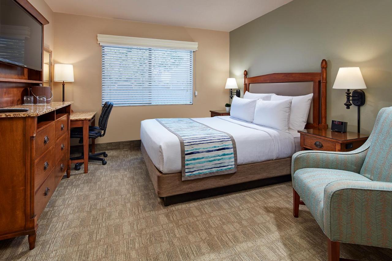 Standard Queen Room