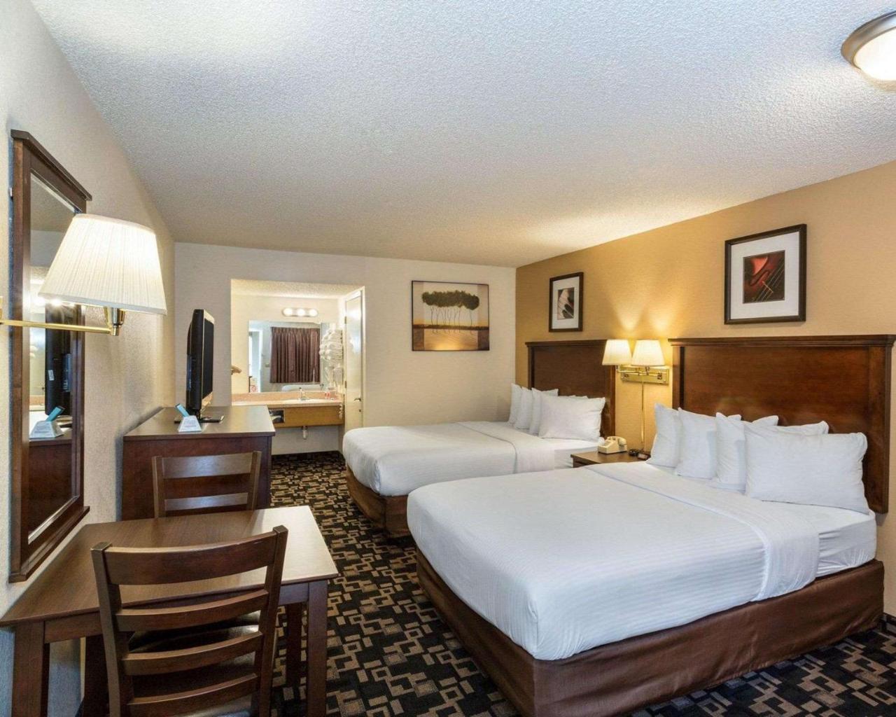 Queen Room Two Queen Beds Non-Smoking