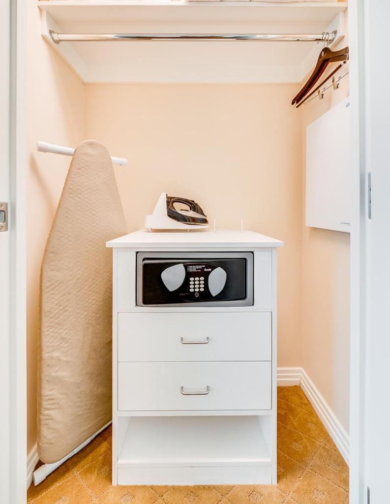 One-Bedroom Balcony Suite Mountain View