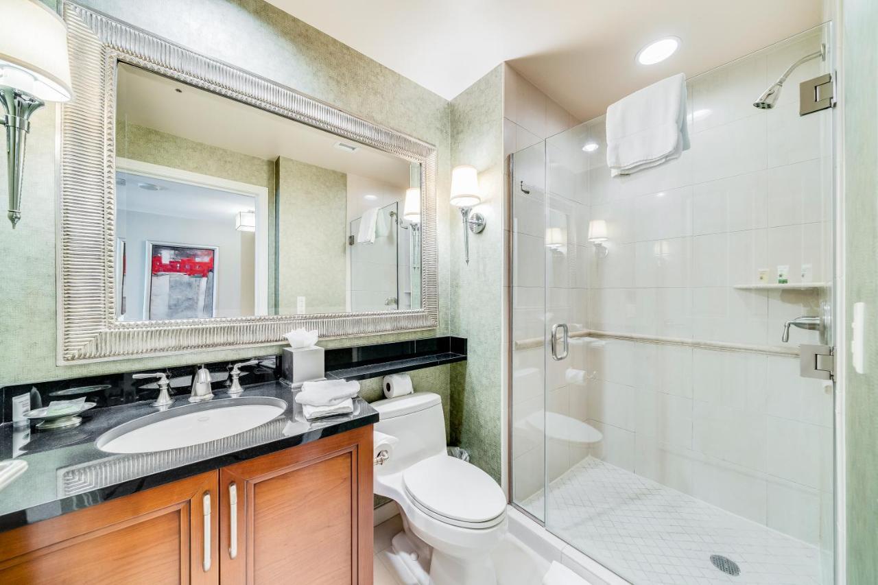 Deluxe Balcony Adjoining Suite