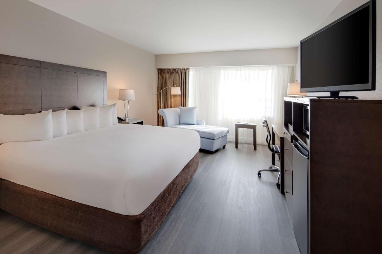 King Room Mobility Accessible Roll Shower City View