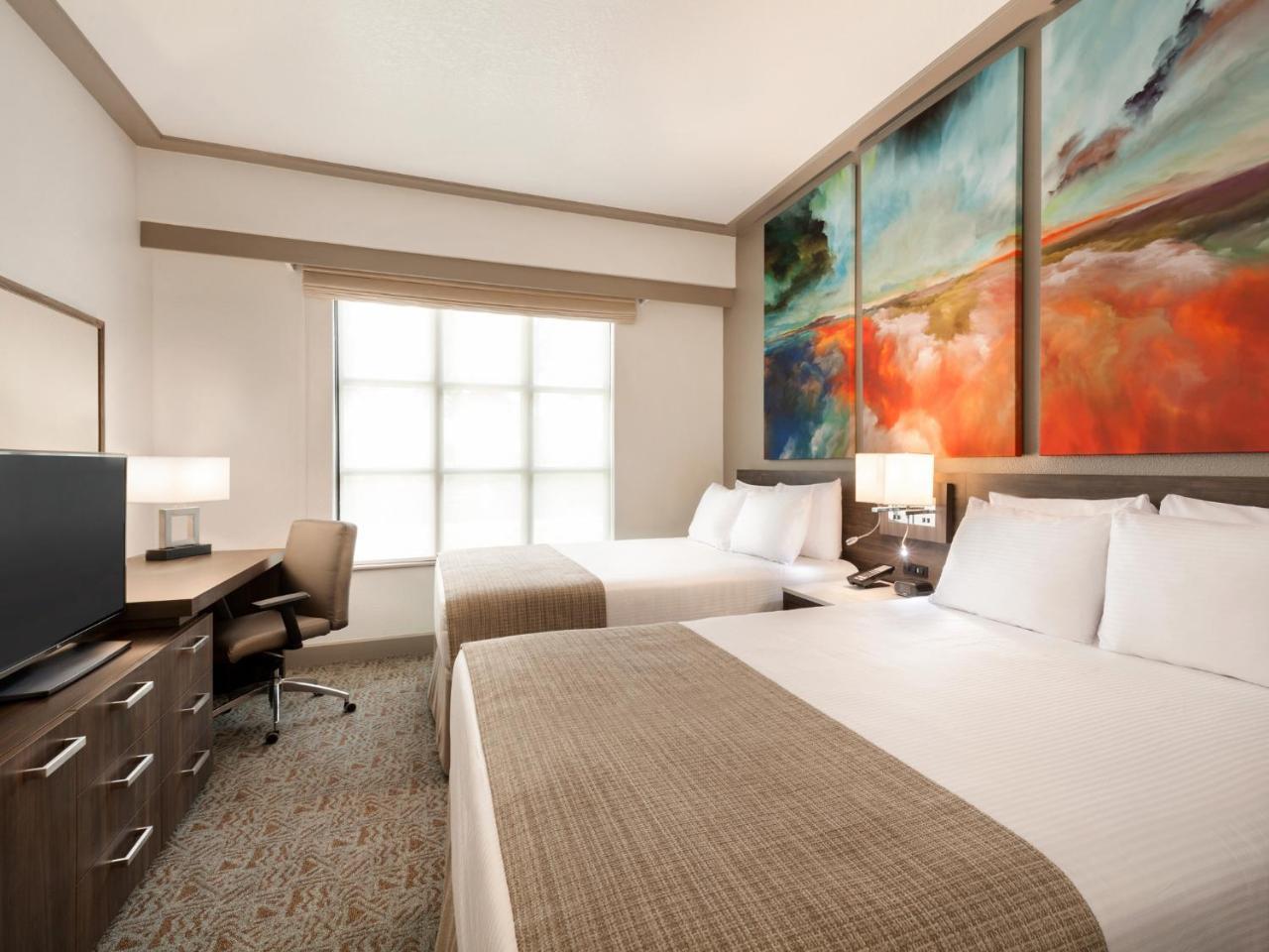One Bedroom Queen Suite Two Queen Beds Sofa Bed