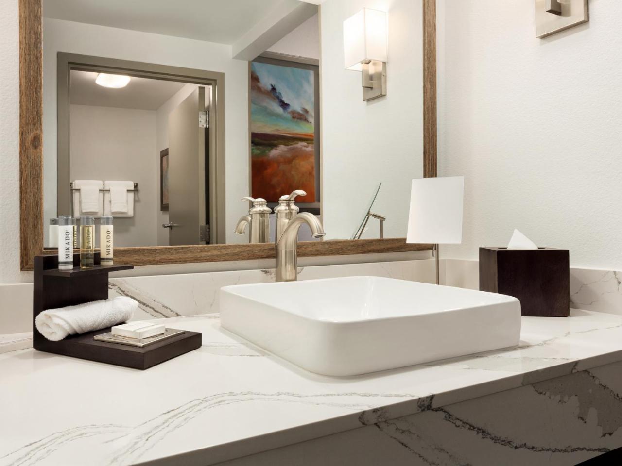 One Bedroom Queen Suite Two Queen Beds Sofa Bed
