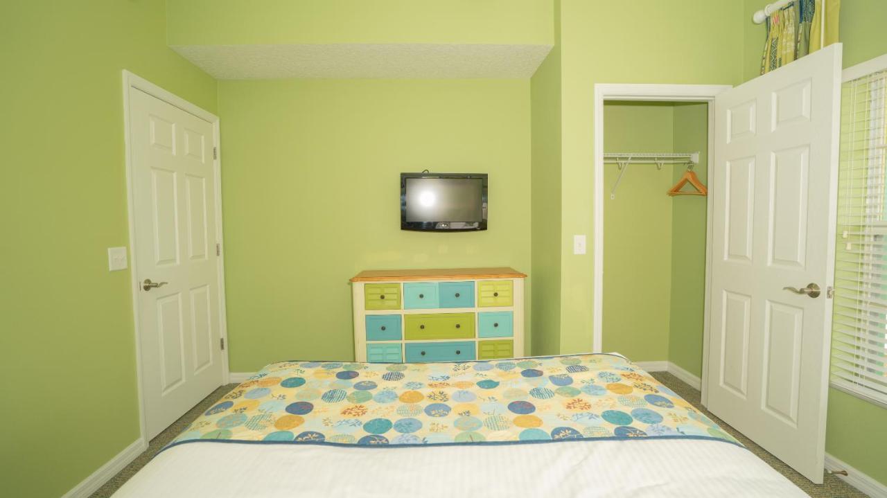 Two-Bedroom Condo Sofa Bed Full Kitchen