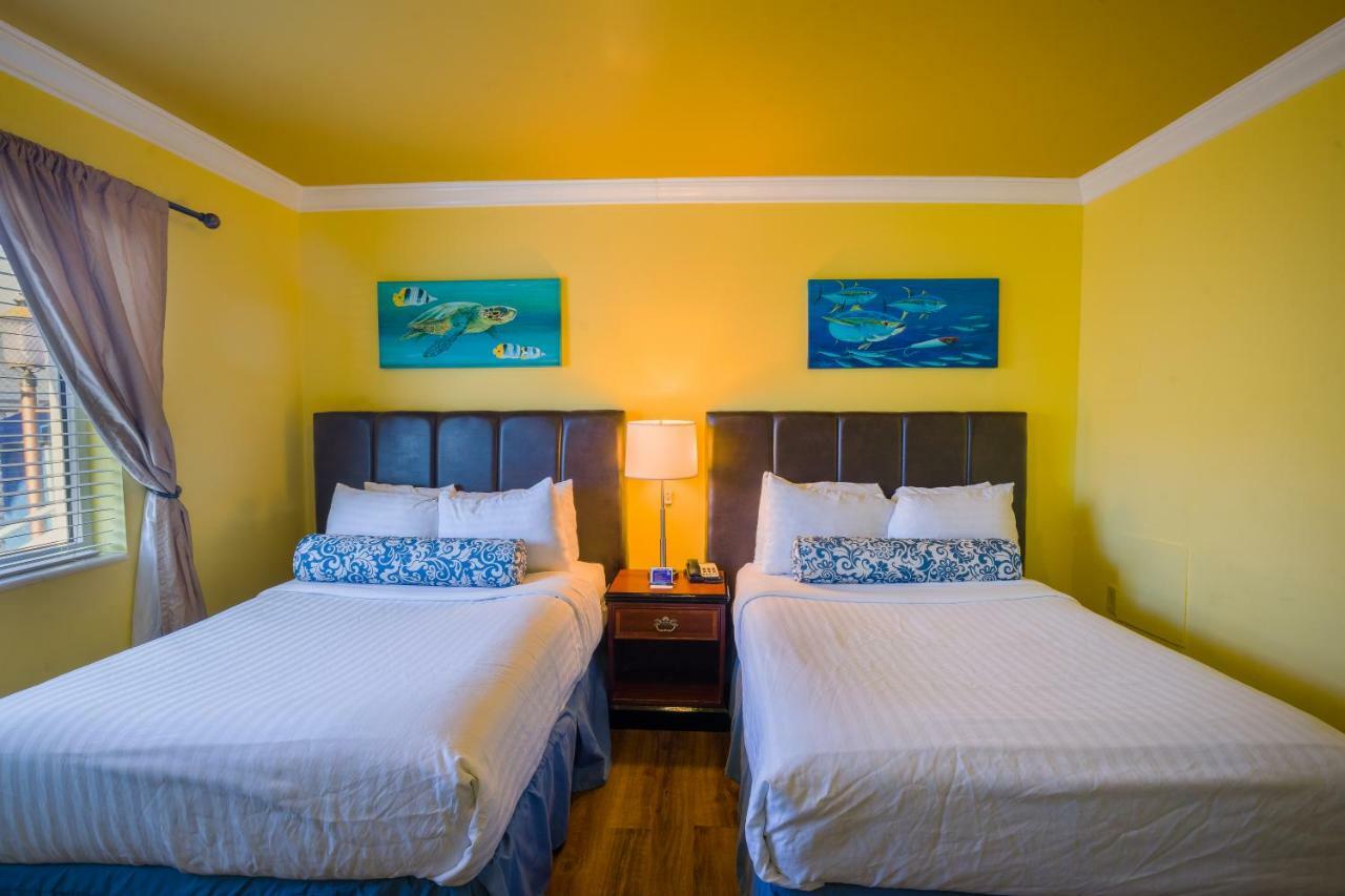 Junior Suite Two Double Beds Futon