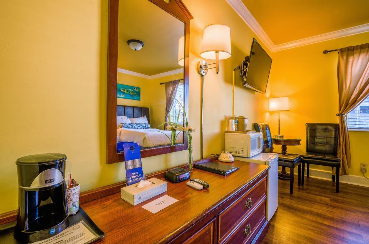 Junior Suite Two Double Beds Futon