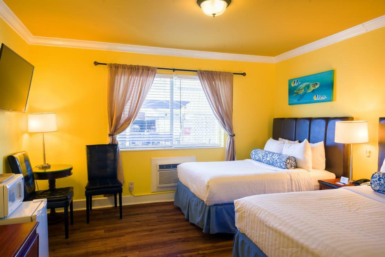 Junior Suite Two Double Beds Futon