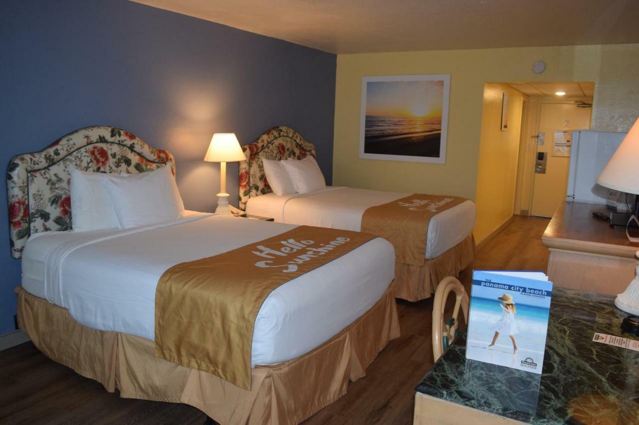 Family Suite Two Queen Beds Sofa Bed Non-Smoking