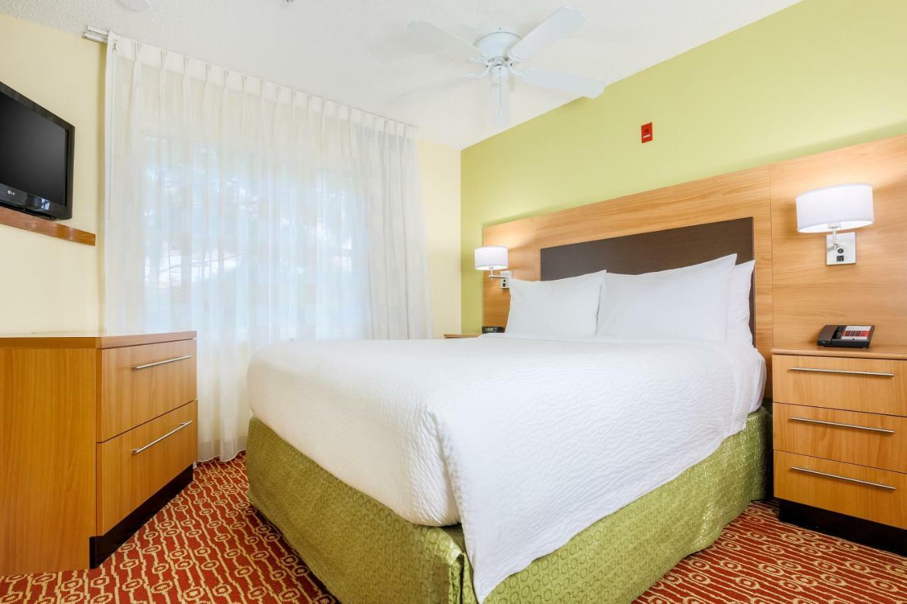 One Bedroom Queen Suite
