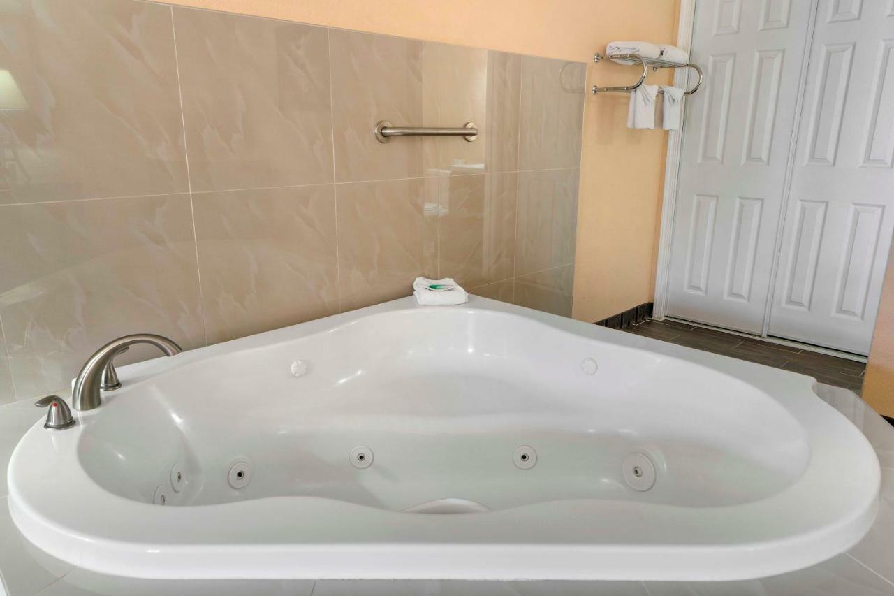 KJS King Jacuzzi Suites