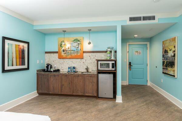 Corner King Room Village View