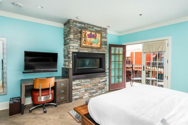 Corner King Room Village View