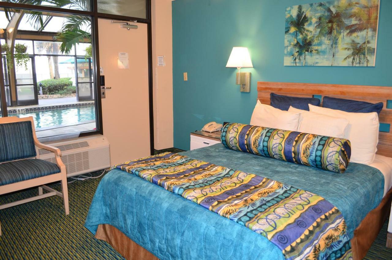 Queen Room Pool View