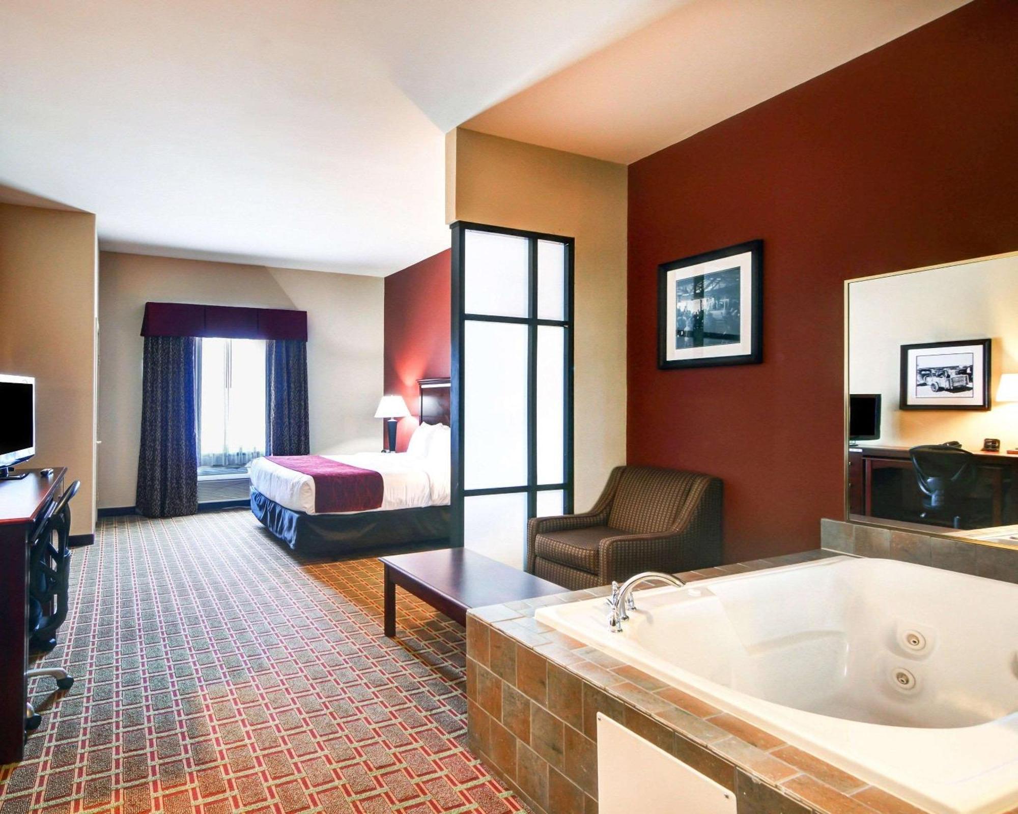 King Suite Whirlpool