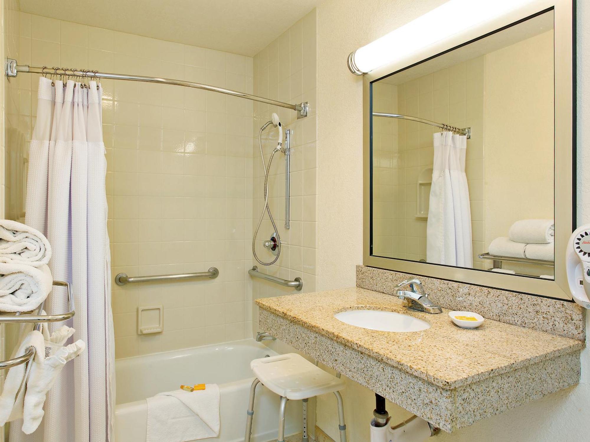 Queen Room Mobility or Hearing Access Non-Smoking