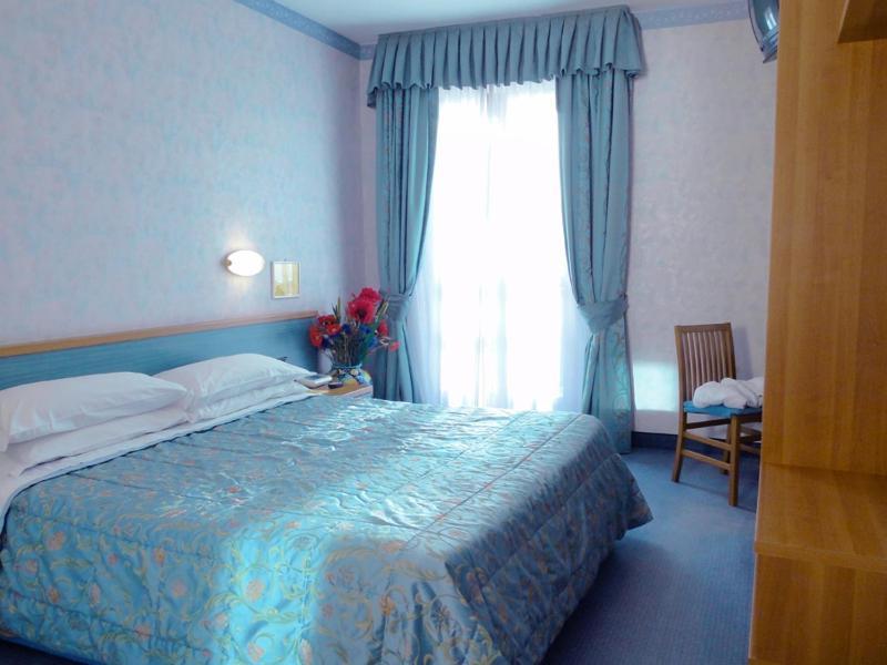 King Suite Hearing Accessible