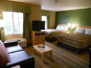 Deluxe Studio Two Queen Beds Disability Access or Non-Smoking