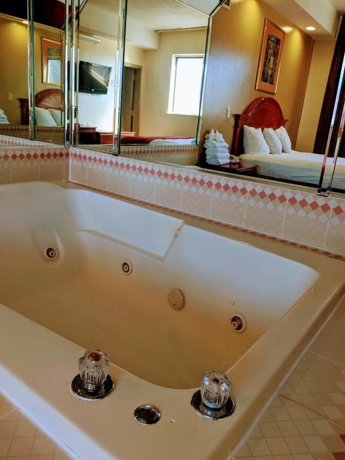 Queen Room Spa Bath