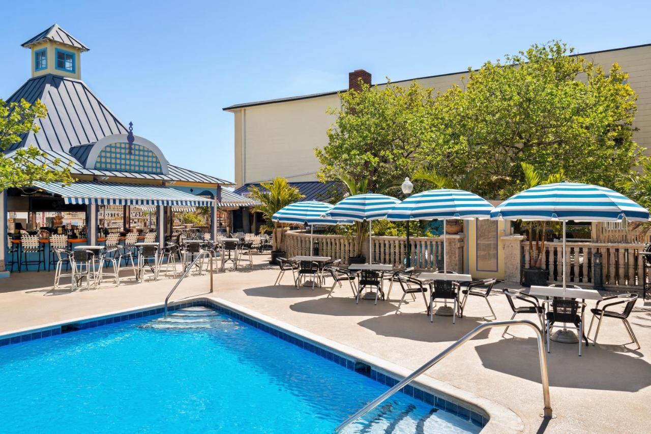 King Room Pool View