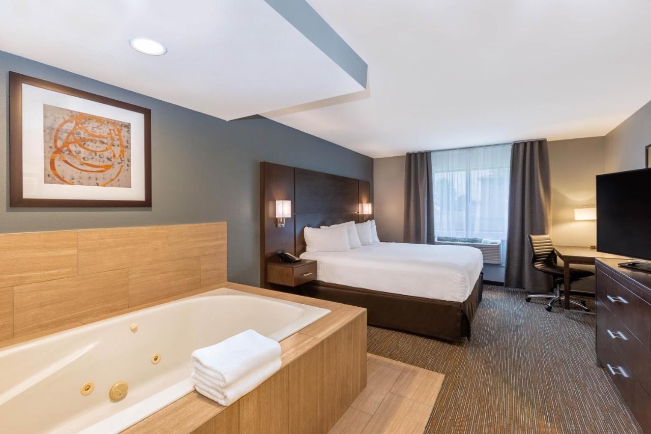 Superior King Suite Jetted Tub Non-Smoking