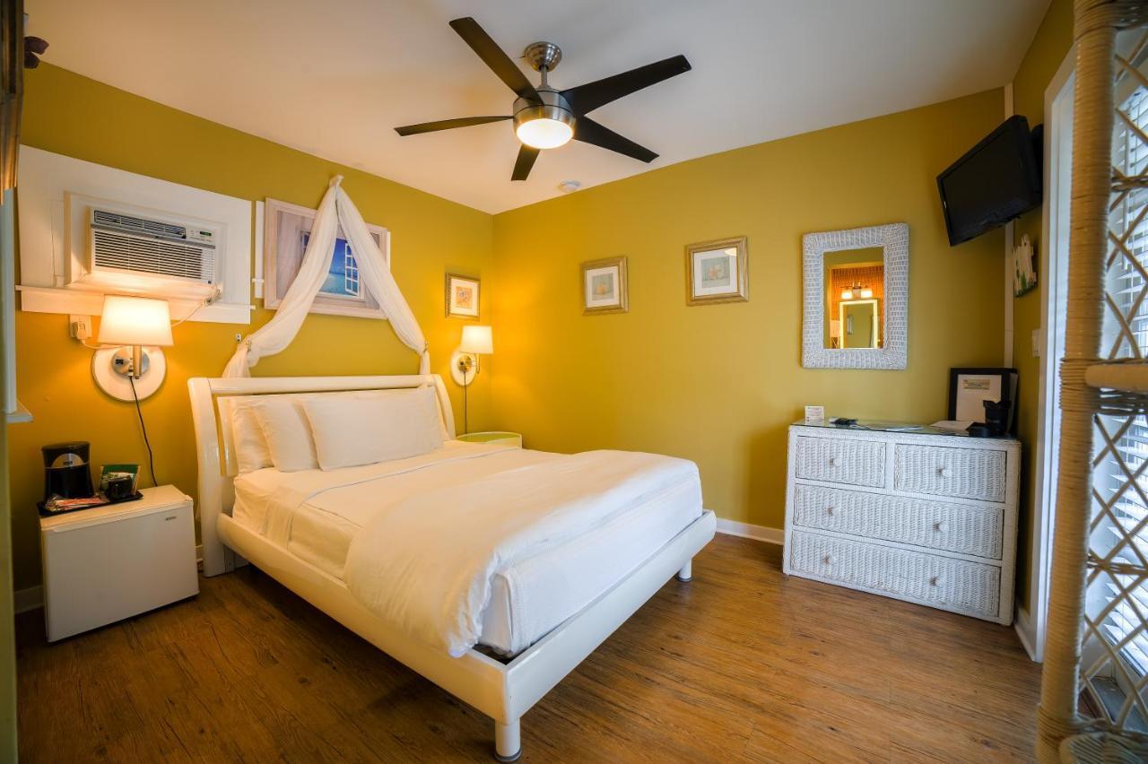 Deluxe Queen Room Garden View