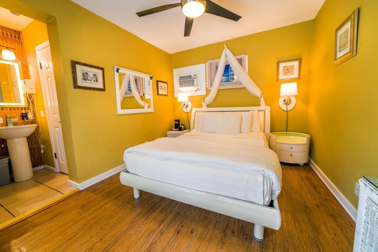 Deluxe Queen Room Garden View