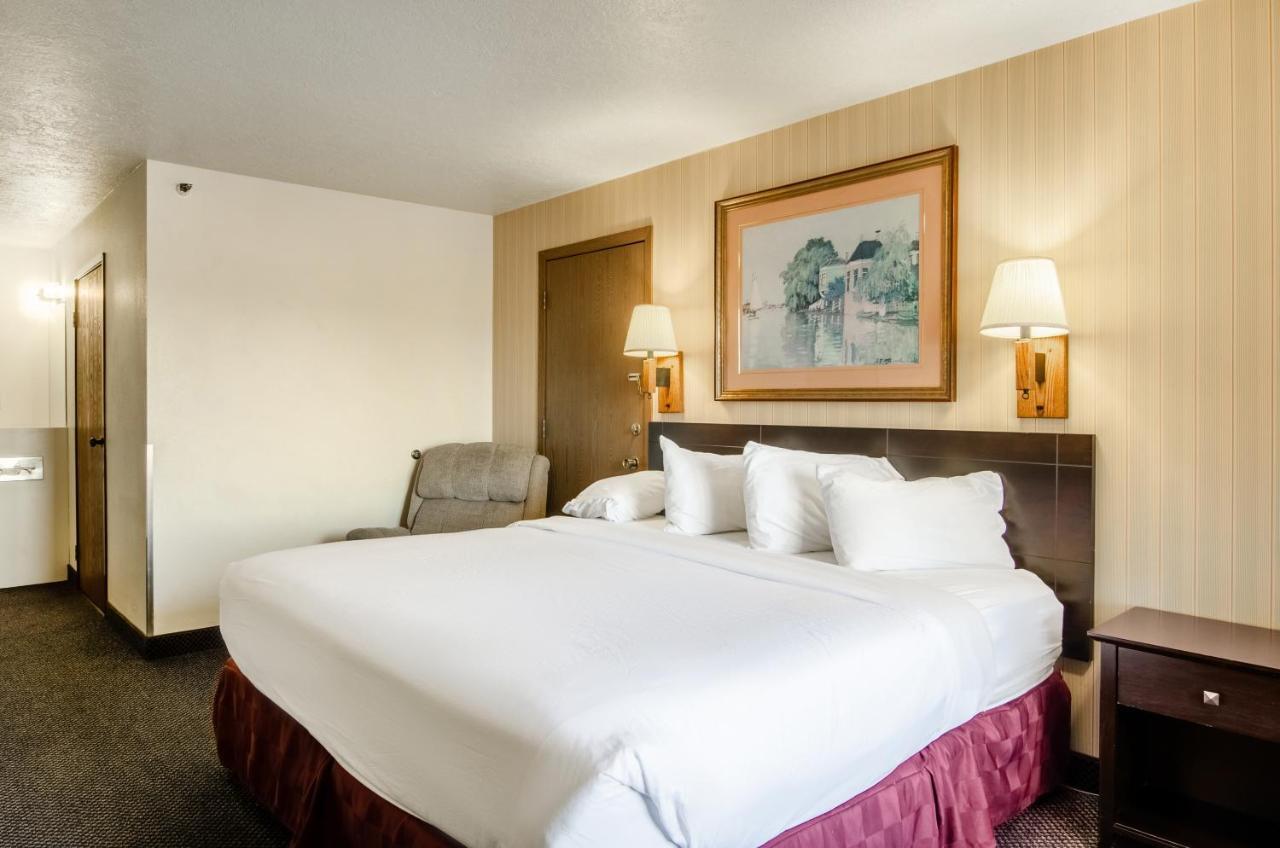 One King Bed Jetted Tub Non-Smoking