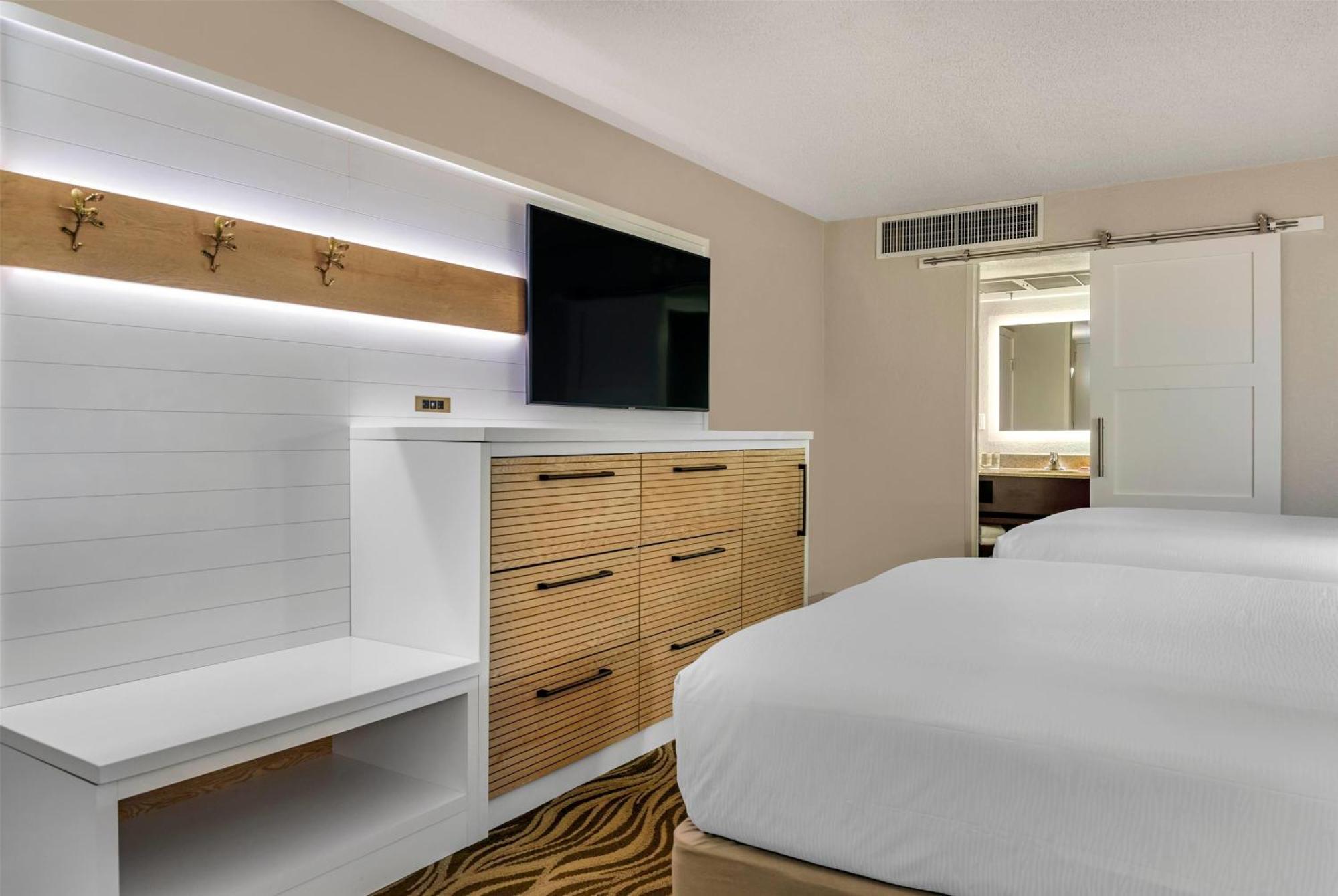 Standard Room Two Double Beds Lake View