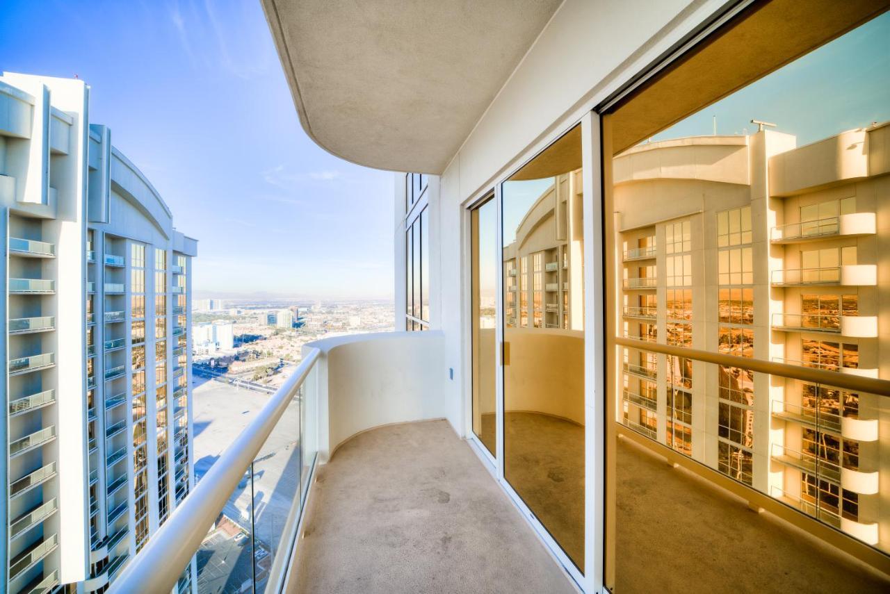 Deluxe Balcony Adjoining Suite